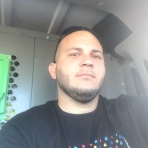 Meet your Posher, Carlos